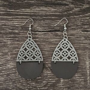 Pigness & Company Chic Silver and Black Filigree Earrings